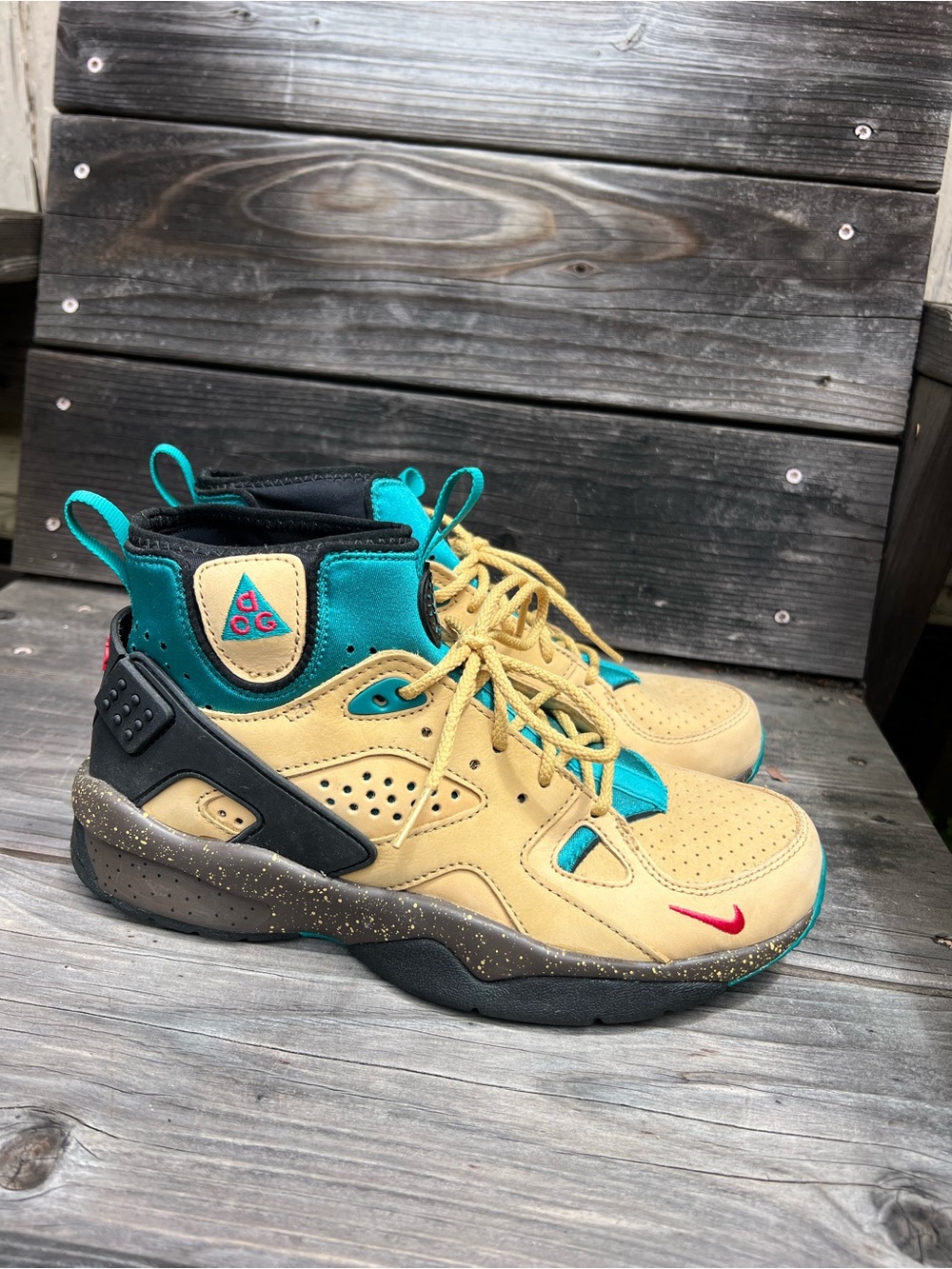 Nike ACG Tan & Teal Trail High-Top Sneakers